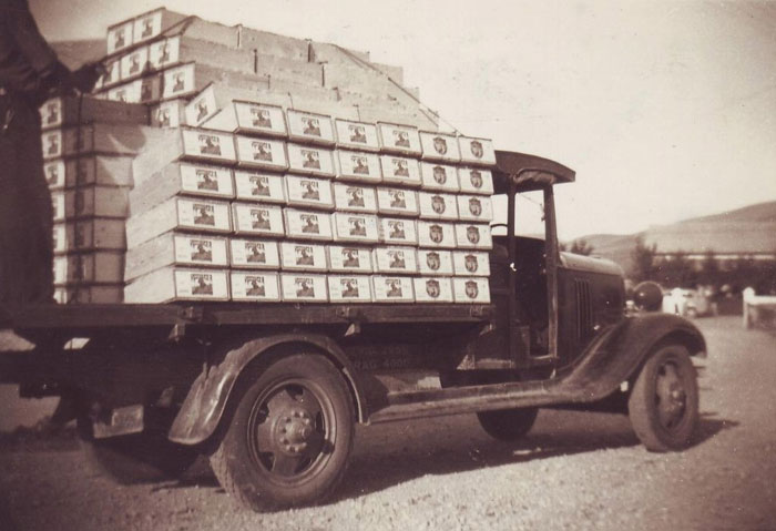 1930s Old Truck with boxes